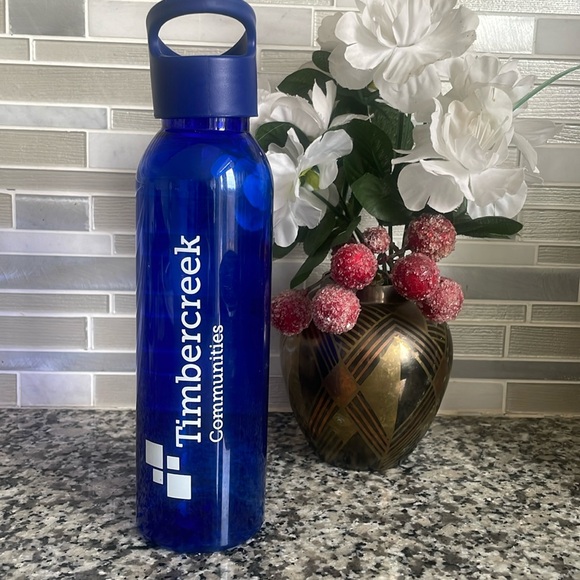 NWOT: Blue Water Bottle. NEW - Picture 2 of 8